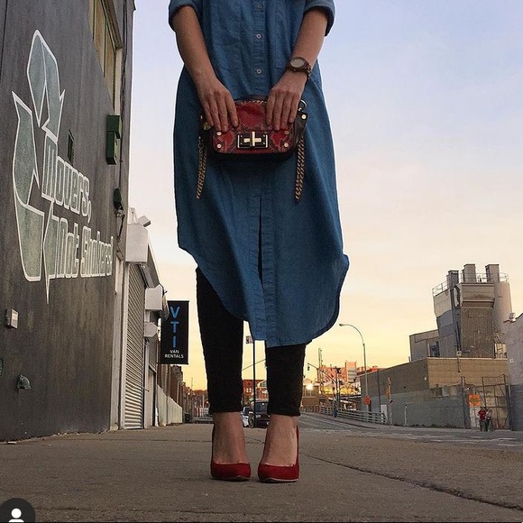 🎁 Milly Snakeskin Textured Gold Chain Burgundy Crossbody Purse Handbag Clutch - Picture 2 of 5